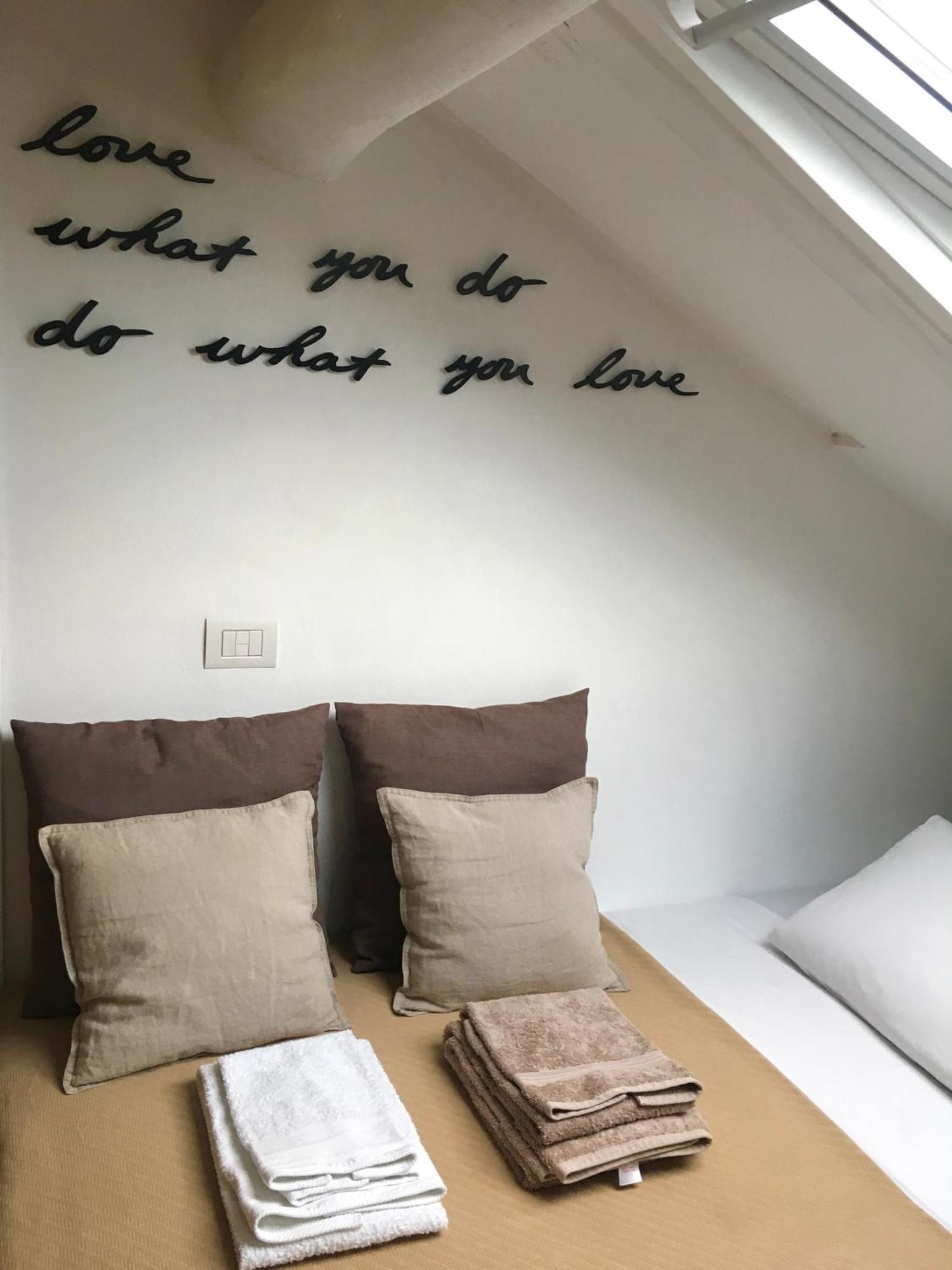 Bright Mini Studio In The Heart Of Milano Phòng bức ảnh